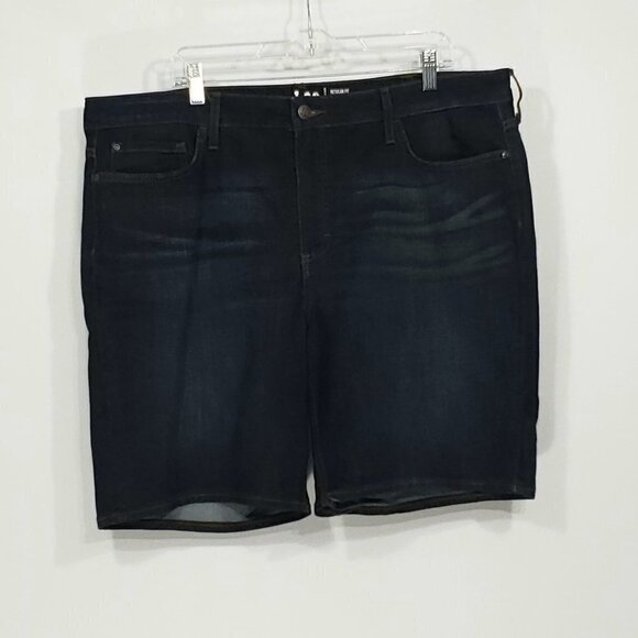 NWOT  Lee Regular Fit  Bermuda Shorts  Mid Rise  Women's Plus Size 22 - Picture 1 of 4